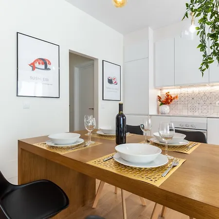 Hostwise - Bright & Spacious Flat