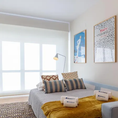 Hostwise - Bright & Spacious Flat *