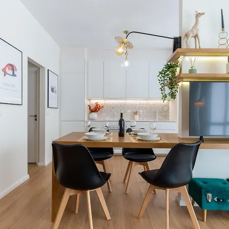 Hostwise - Bright & Spacious Flat