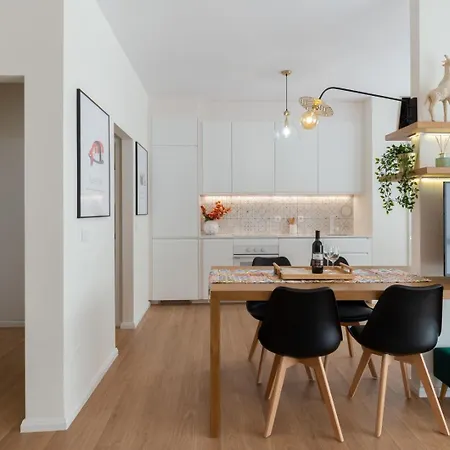 アパート Hostwise - Bright & Spacious Flat
