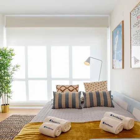 アパート Hostwise - Bright & Spacious Flat ポルト