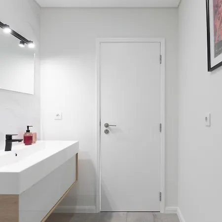 アパート Hostwise - Bright & Spacious Flat