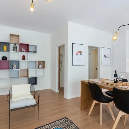 アパート Hostwise - Bright & Spacious Flat ポルト