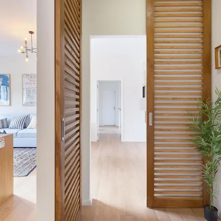 Hostwise - Bright & Spacious Flat *