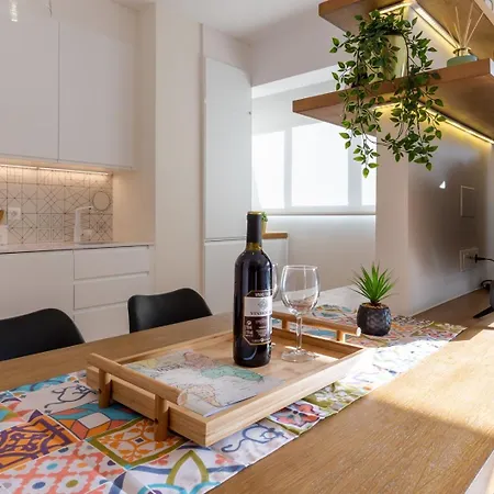 Hostwise - Bright & Spacious Flat * ポルト
