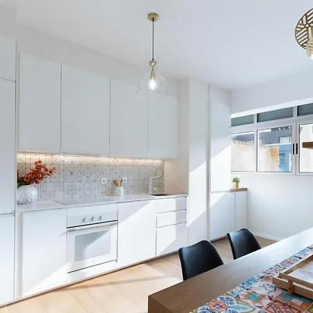 Hostwise - Bright & Spacious Flat *