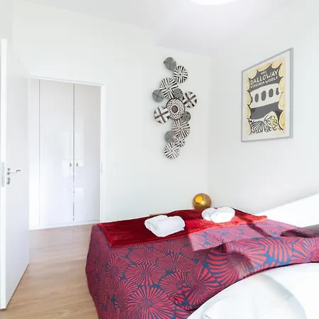 Hostwise - Bright & Spacious Flat アパート