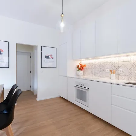 アパート Hostwise - Bright & Spacious Flat