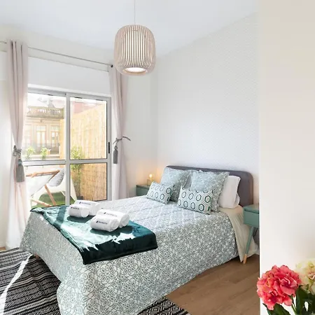 Hostwise - Bright & Spacious Flat